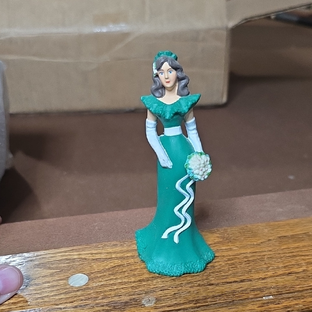 Elegant Green Figurine with Bouquet